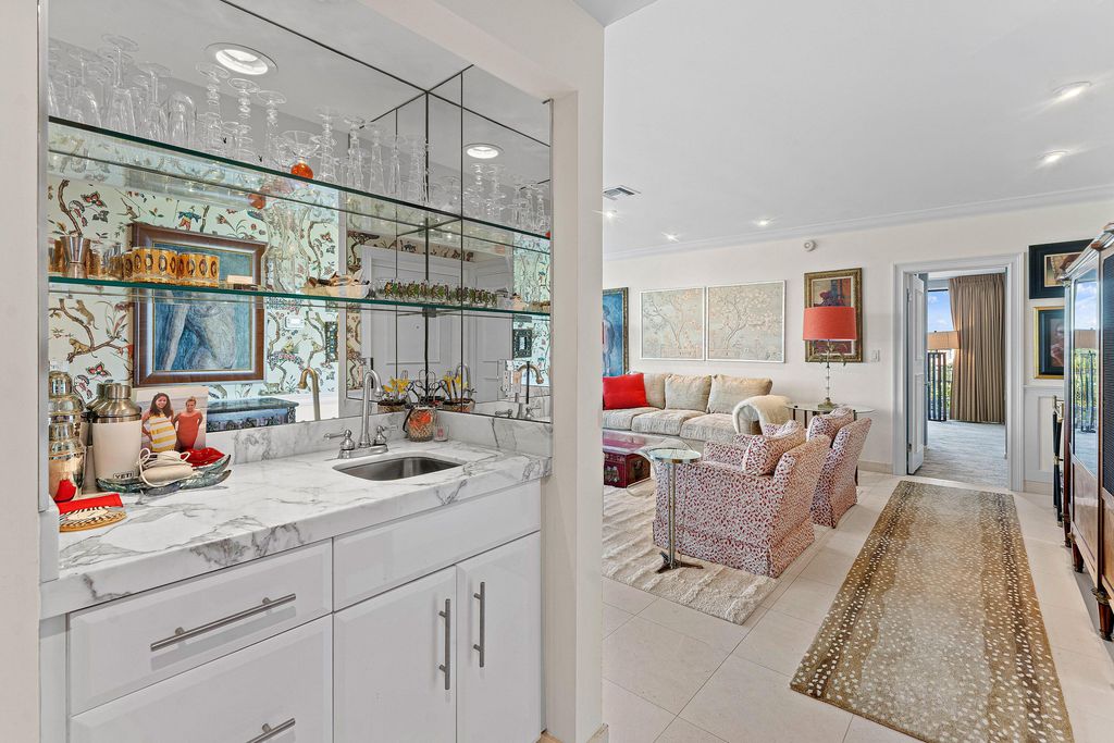 2275 S OCEAN Boulevard 309A, Palm Beach, FL 33480
