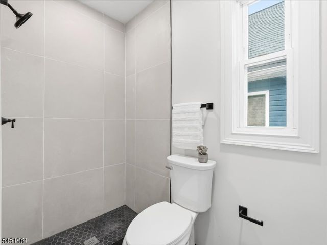 56 Prospect St, Bloomfield Twp., NJ 07003
