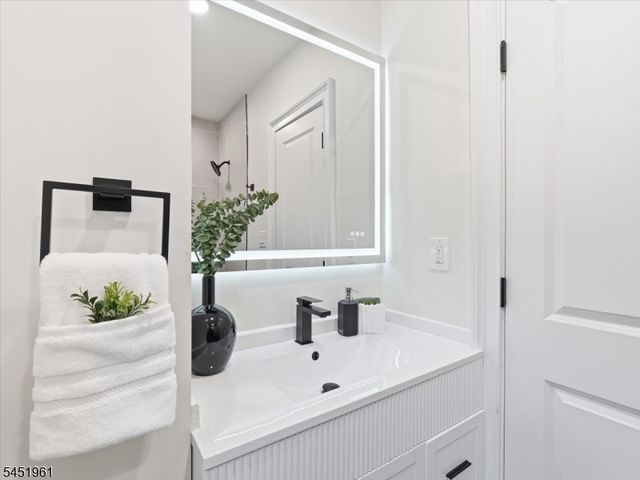 56 Prospect St, Bloomfield Twp., NJ 07003