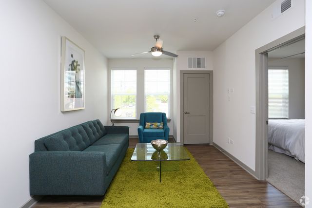 680 E Algonquin Road 1312, Schaumburg, IL 60173