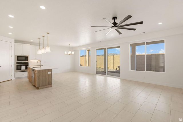 2433 PATRICIA DR, Santa Clara, UT 84765