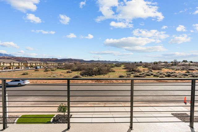 2433 PATRICIA DR, Santa Clara, UT 84765