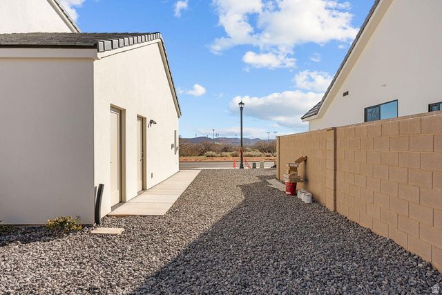 2433 PATRICIA DR, Santa Clara, UT 84765