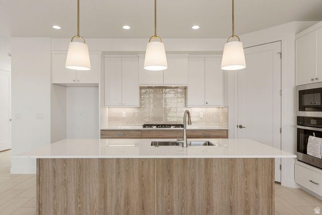 2433 PATRICIA DR, Santa Clara, UT 84765