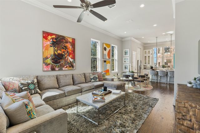 916 W Peach Street, Fort Worth, TX 76102