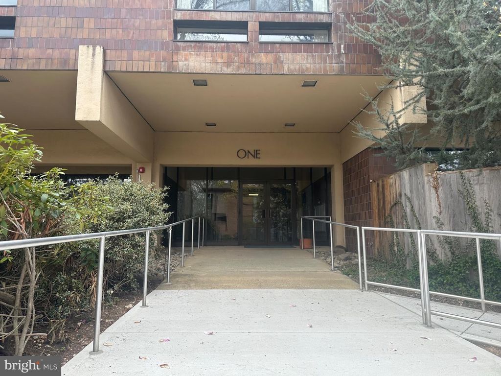 1 MARKHAM RD #1D, Princeton, NJ 08540
