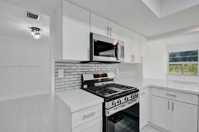 8436 Southampton Dr, Miramar, FL 33025