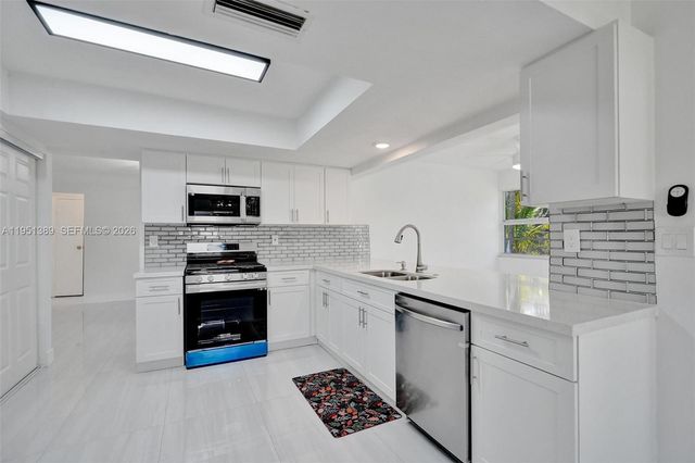 8436 Southampton Dr, Miramar, FL 33025