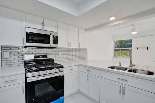 8436 Southampton Dr, Miramar, FL 33025