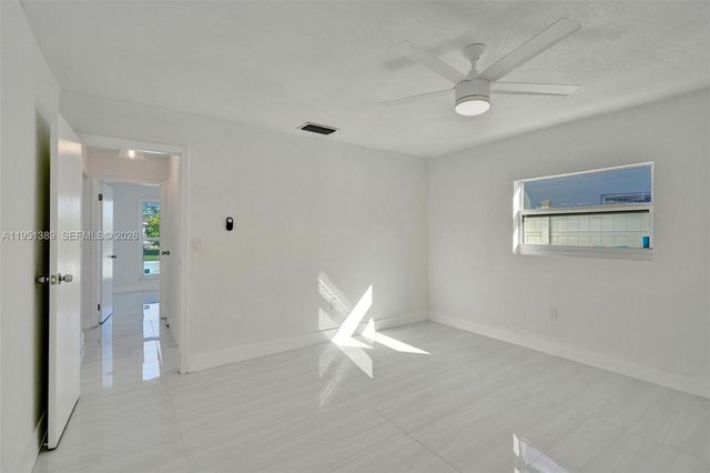 8436 Southampton Dr, Miramar, FL 33025