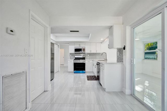 8436 Southampton Dr, Miramar, FL 33025