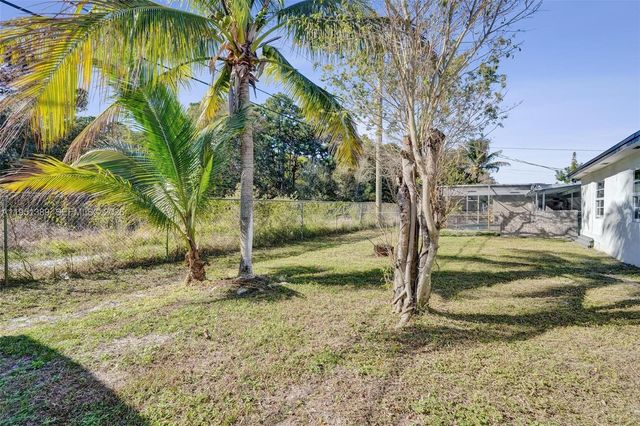 8436 Southampton Dr, Miramar, FL 33025