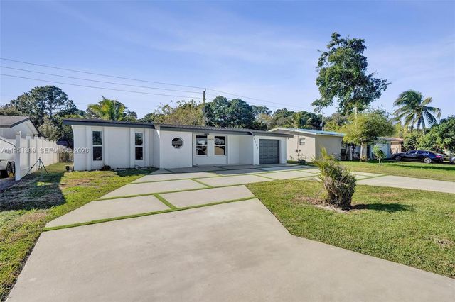 8436 Southampton Dr, Miramar, FL 33025