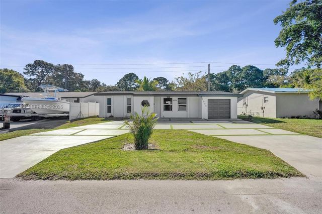 8436 Southampton Dr, Miramar, FL 33025