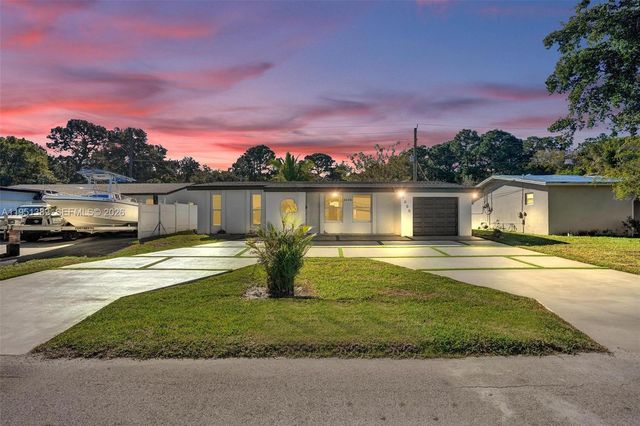 8436 Southampton Dr, Miramar, FL 33025