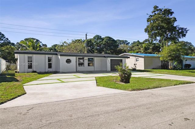 8436 Southampton Dr, Miramar, FL 33025