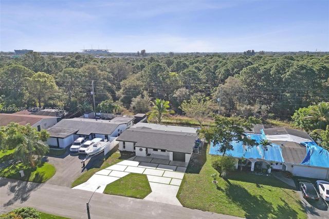 8436 Southampton Dr, Miramar, FL 33025