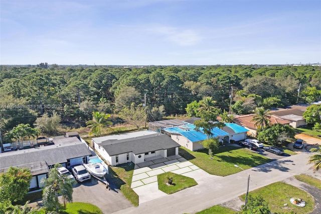 8436 Southampton Dr, Miramar, FL 33025