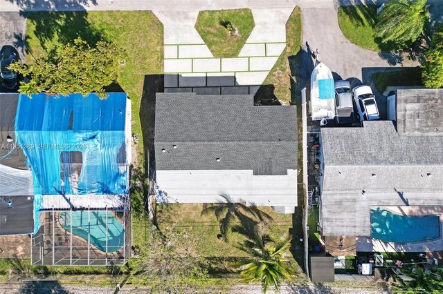 8436 Southampton Dr, Miramar, FL 33025