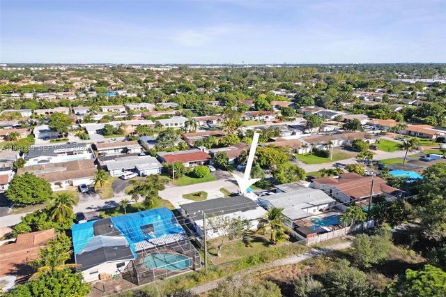 8436 Southampton Dr, Miramar, FL 33025