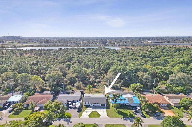 8436 Southampton Dr, Miramar, FL 33025