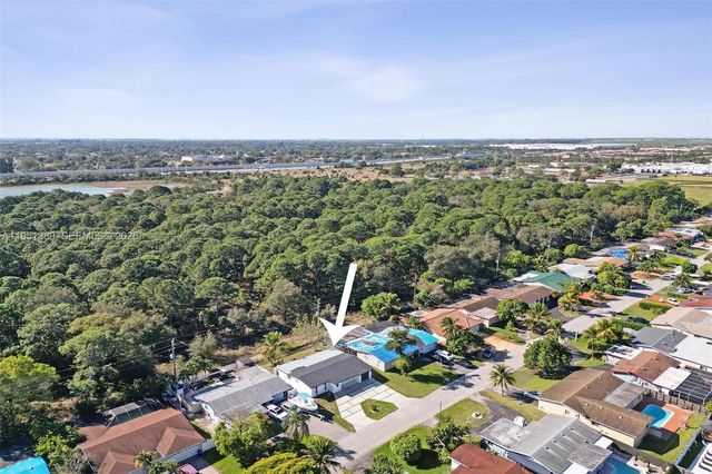 8436 Southampton Dr, Miramar, FL 33025