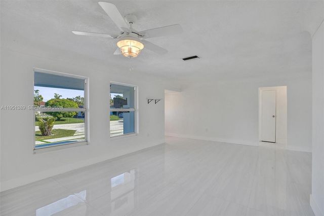 8436 Southampton Dr, Miramar, FL 33025