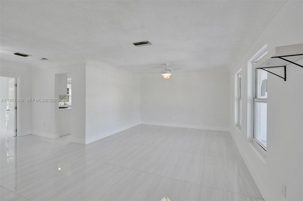 8436 Southampton Dr, Miramar, FL 33025