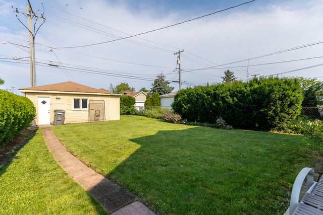 2246 Clinton Avenue, Berwyn, IL 60402