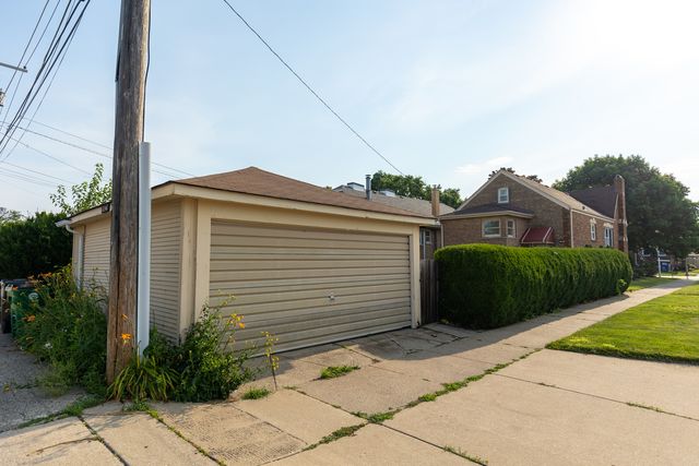 2246 Clinton Avenue, Berwyn, IL 60402