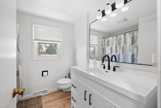 1327 SKYLARK LANE, Green Bay, WI 54313