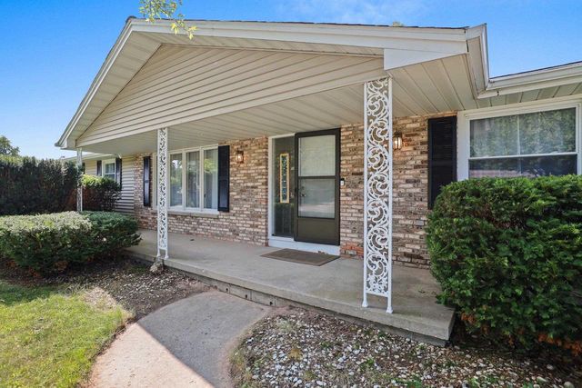 1327 SKYLARK LANE, Green Bay, WI 54313