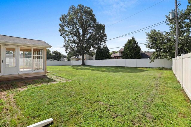 1327 SKYLARK LANE, Green Bay, WI 54313