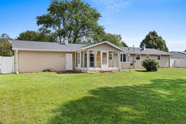 1327 SKYLARK LANE, Green Bay, WI 54313