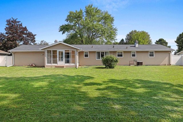 1327 SKYLARK LANE, Green Bay, WI 54313