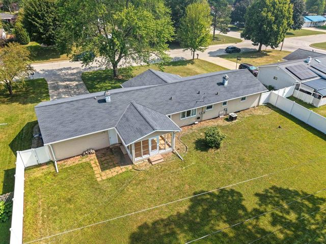 1327 SKYLARK LANE, Green Bay, WI 54313