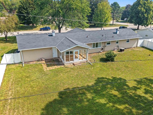 1327 SKYLARK LANE, Green Bay, WI 54313