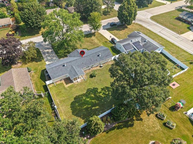 1327 SKYLARK LANE, Green Bay, WI 54313