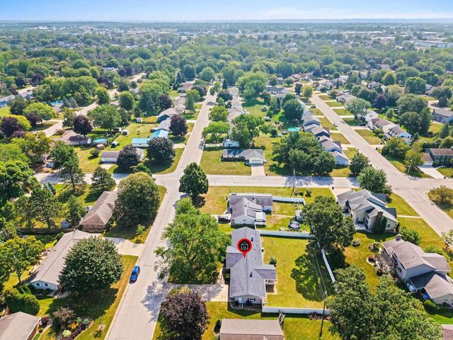 1327 SKYLARK LANE, Green Bay, WI 54313