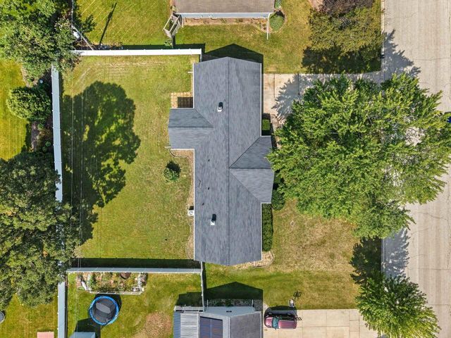 1327 SKYLARK LANE, Green Bay, WI 54313