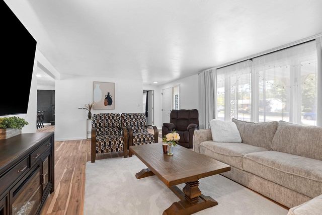 1327 SKYLARK LANE, Green Bay, WI 54313