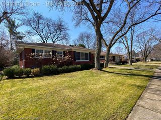 16925 Madoline Street, Beverly Hills, MI 48025