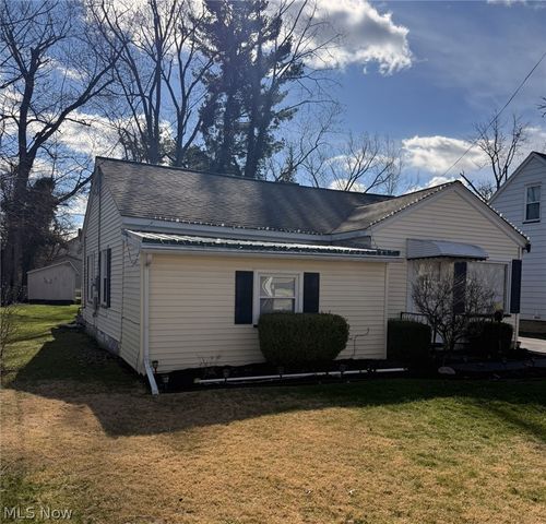 965 Adelaide Avenue SE, Warren, OH 44484