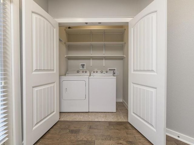 2001 Faro DR 26, Austin, TX 78741