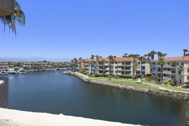 1808 Emerald Isle Way, Oxnard, CA 93035