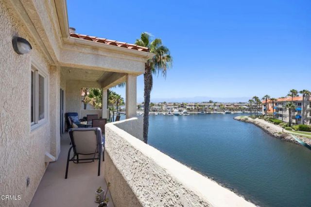 1808 Emerald Isle Way, Oxnard, CA 93035