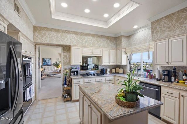 1808 Emerald Isle Way, Oxnard, CA 93035