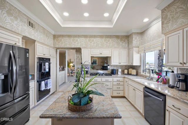 1808 Emerald Isle Way, Oxnard, CA 93035