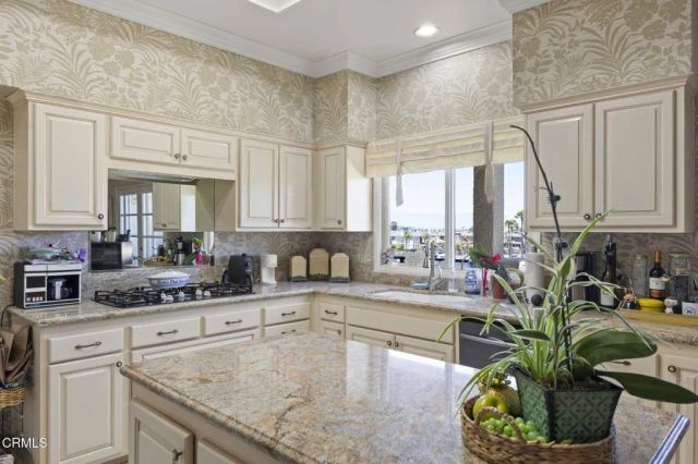1808 Emerald Isle Way, Oxnard, CA 93035