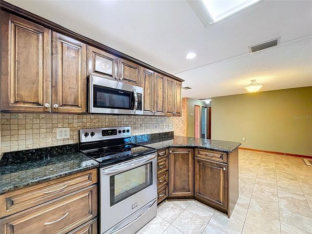 18519 BARTON DRIVE, Lutz, FL 33549